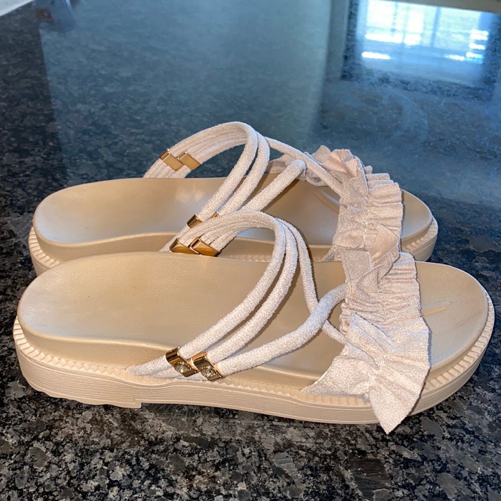 Nude/cream Sandels